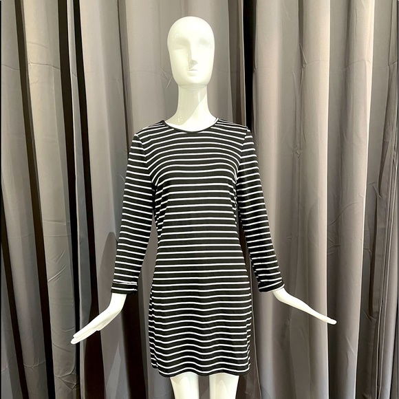 Dresses & Skirts - Simply Black & White stretchy dress